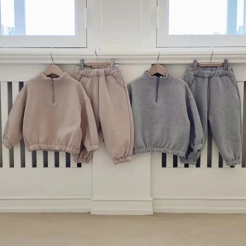 Mini Fashion™ - Fleece træningsdragt med lynlås New