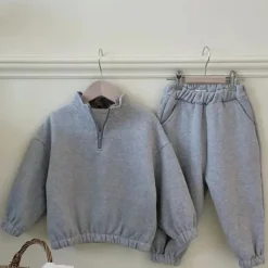 Mini Fashion™ - Fleece træningsdragt med lynlås New