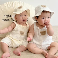Mini Fashion™ - Kølig og behageligOff-white - Baby-havebukser med hue Råhvid Outlet