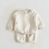 Mini Fashion™ - Varm og behagelig - Træningsdragt med blomsterbroderi Online